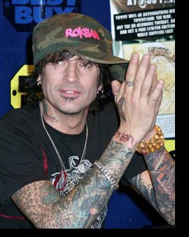 http://2fast2die.com/wp-content/uploads/2011/06/Tommy-Lee-photo-by-Janet-Mayer1.jpg